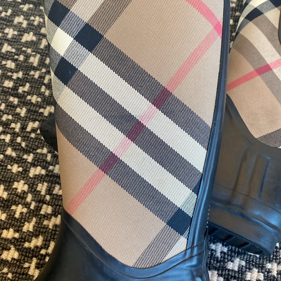 Burberry Chesterford Rainboots - Picture 7 of 11
